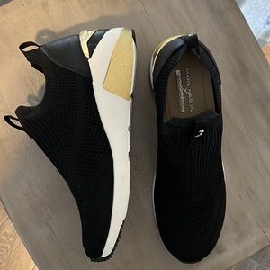 Perfect condition sneaking